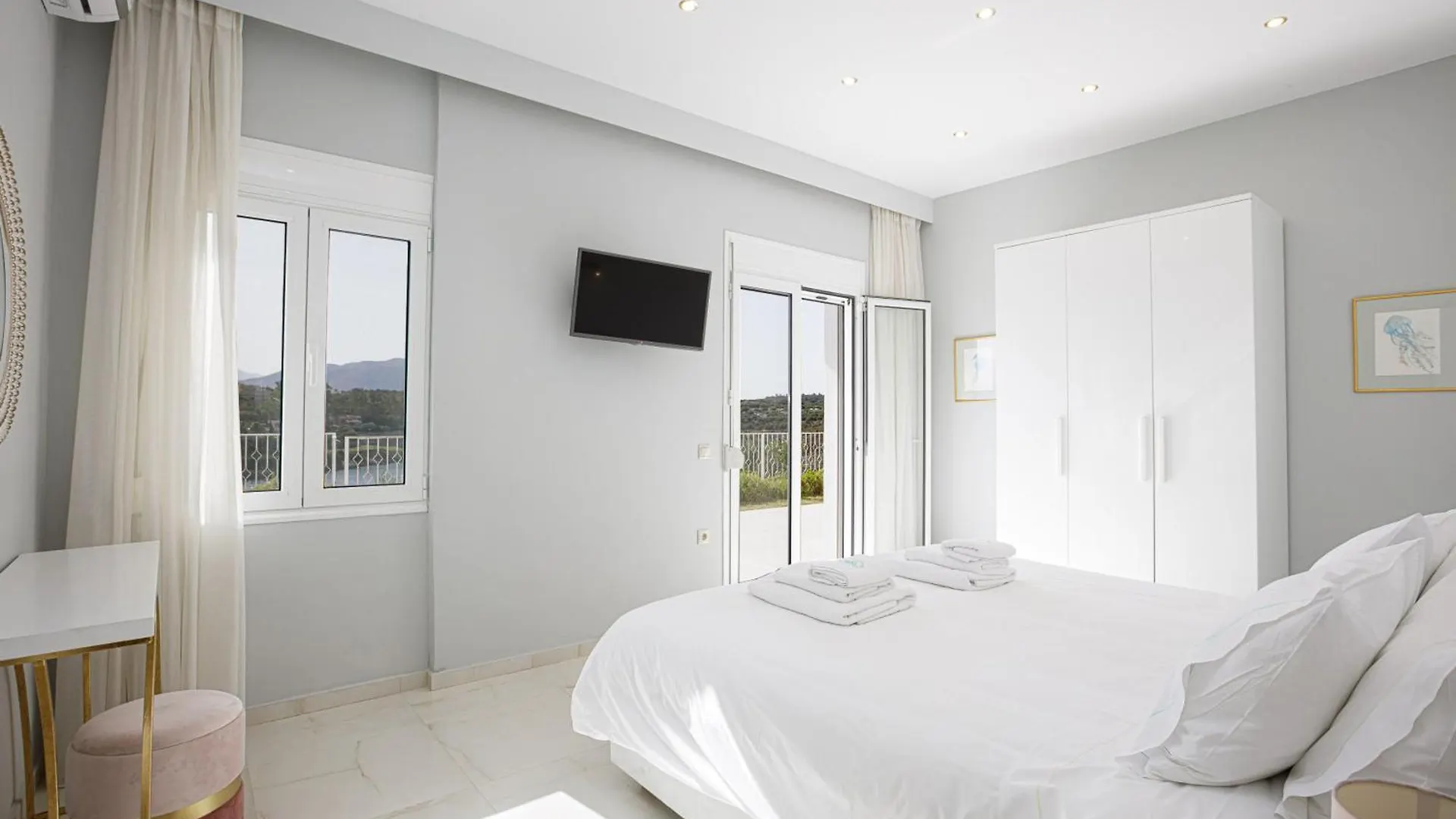 Cristal Villa Marathi Greece